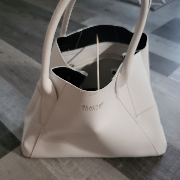 Kenneth Cole reaction bag - Picture 2 of 9